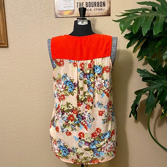 Faith & Joy Keyhole Button Down Blouse - Picture 4 of 8